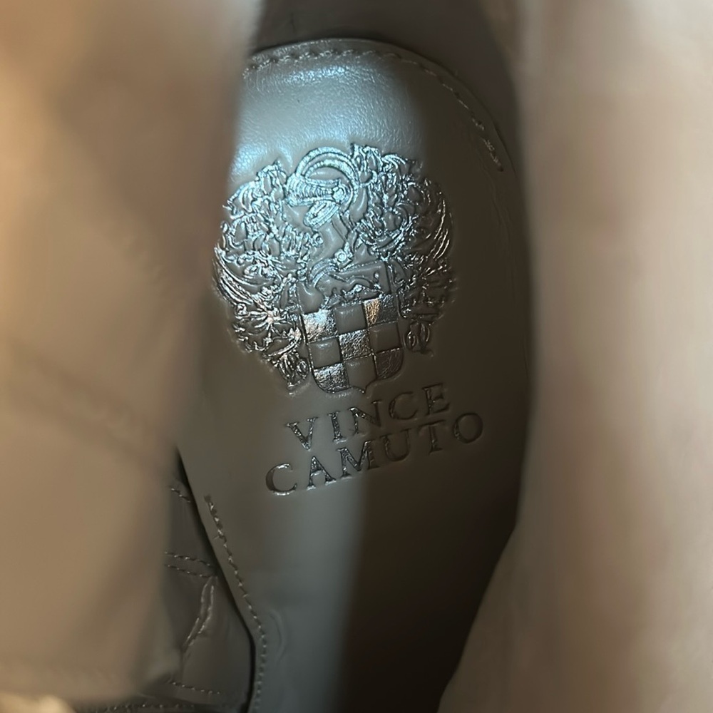 VINCE CAMUTO NWOB Enverna Elegant Beige Suede Ankle Boots, size 7 - Picture 5 of 11